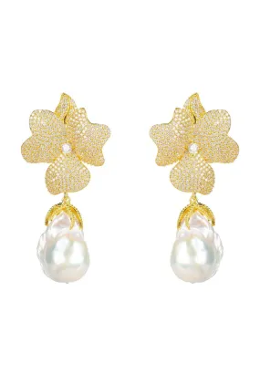 Baroque Pearl White Flower Earrings Yellow Gold