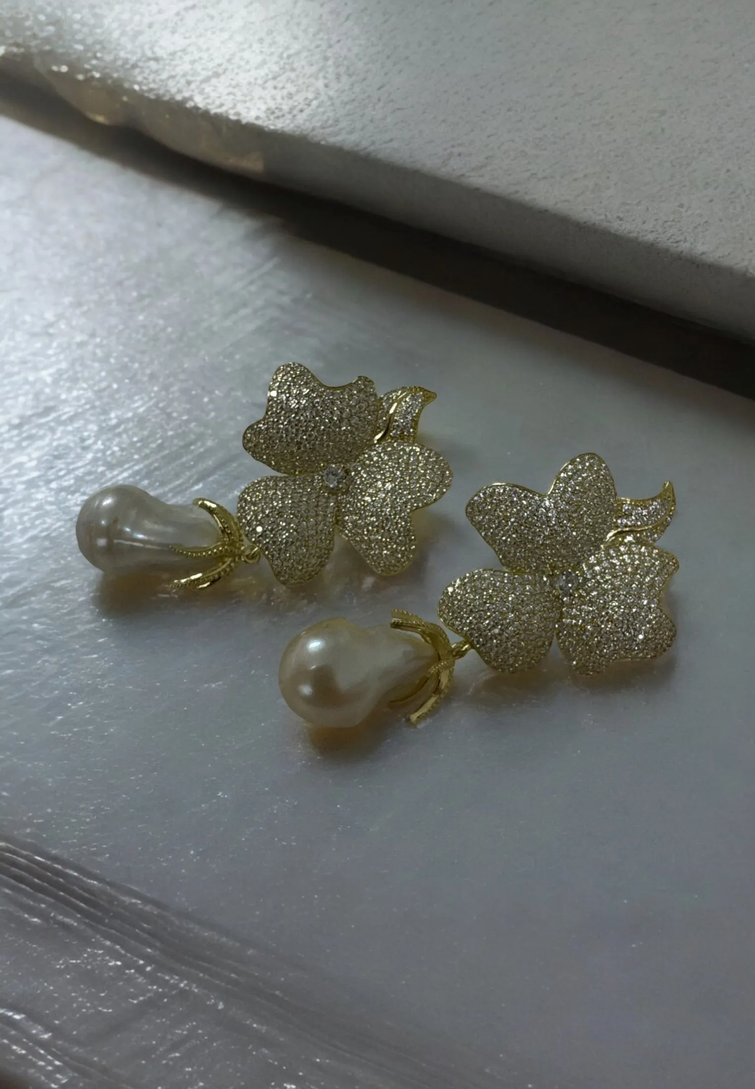 Baroque Pearl White Flower Earrings Yellow Gold