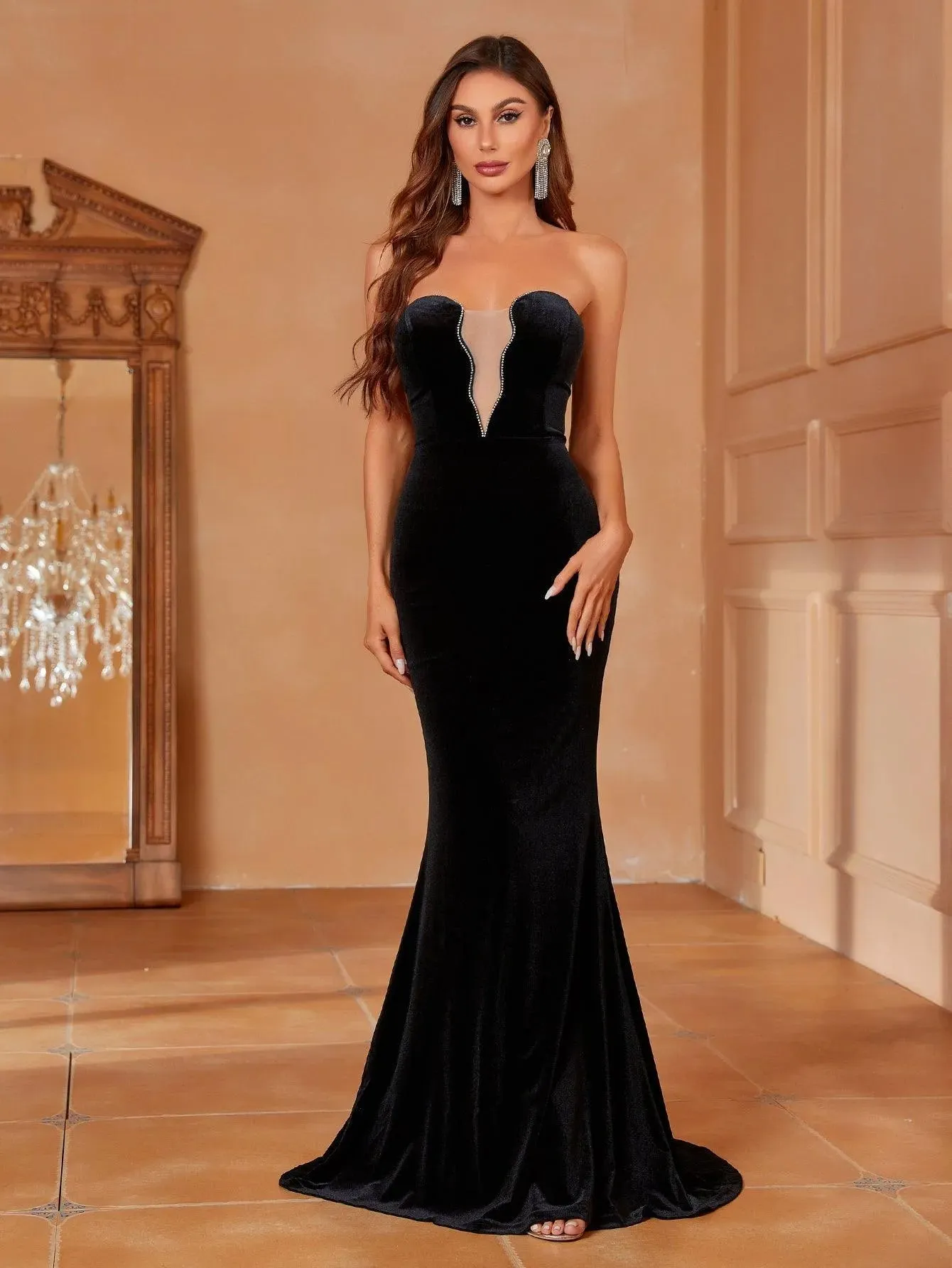 Elegant Tube Sleeveless Velvet Prom Dresses