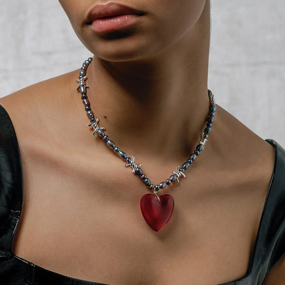 HEART OF STONE. Barbed Wire & Black Pearl Necklace - Silver