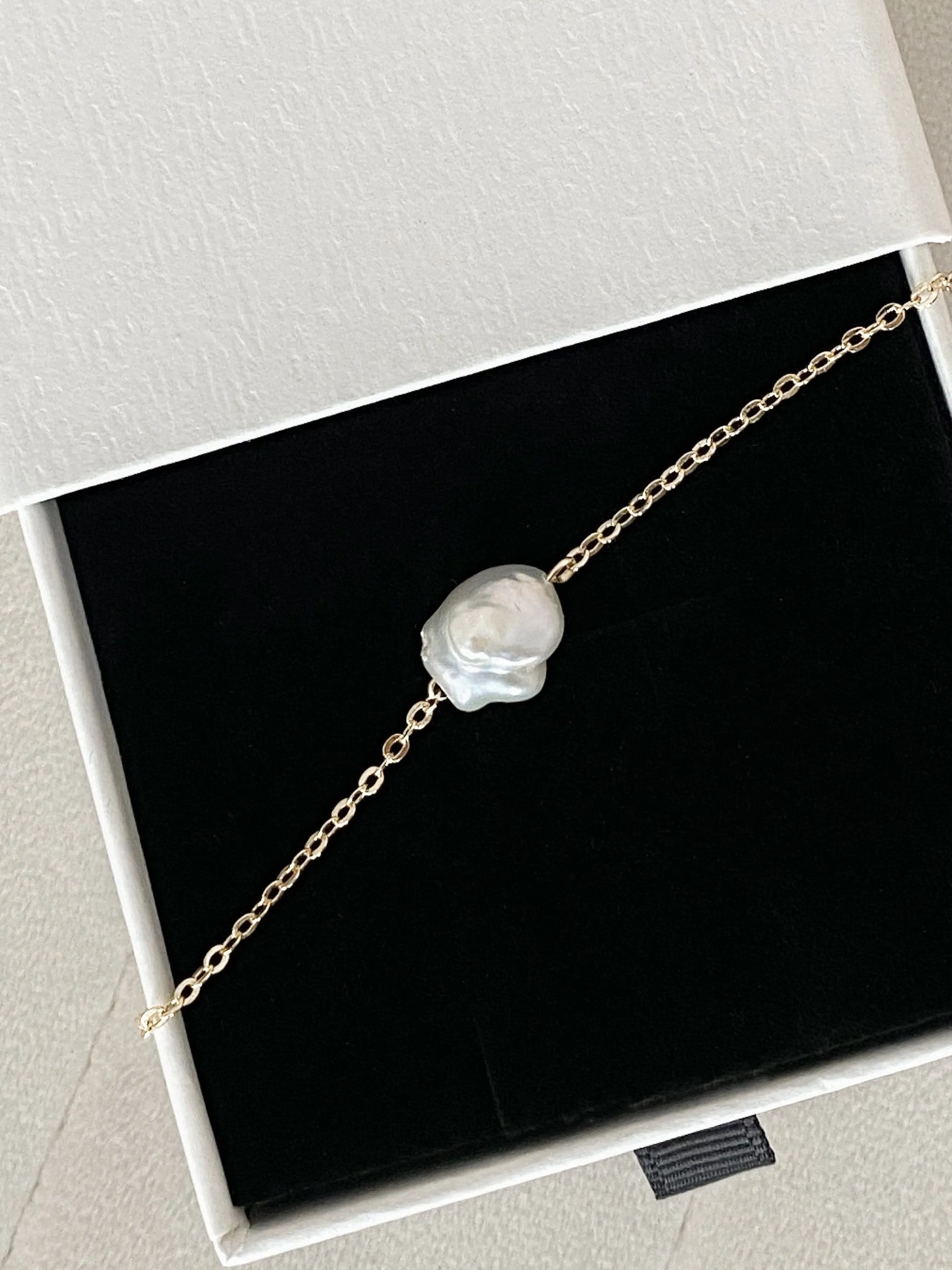 Irregular Single Pearl Bracelet